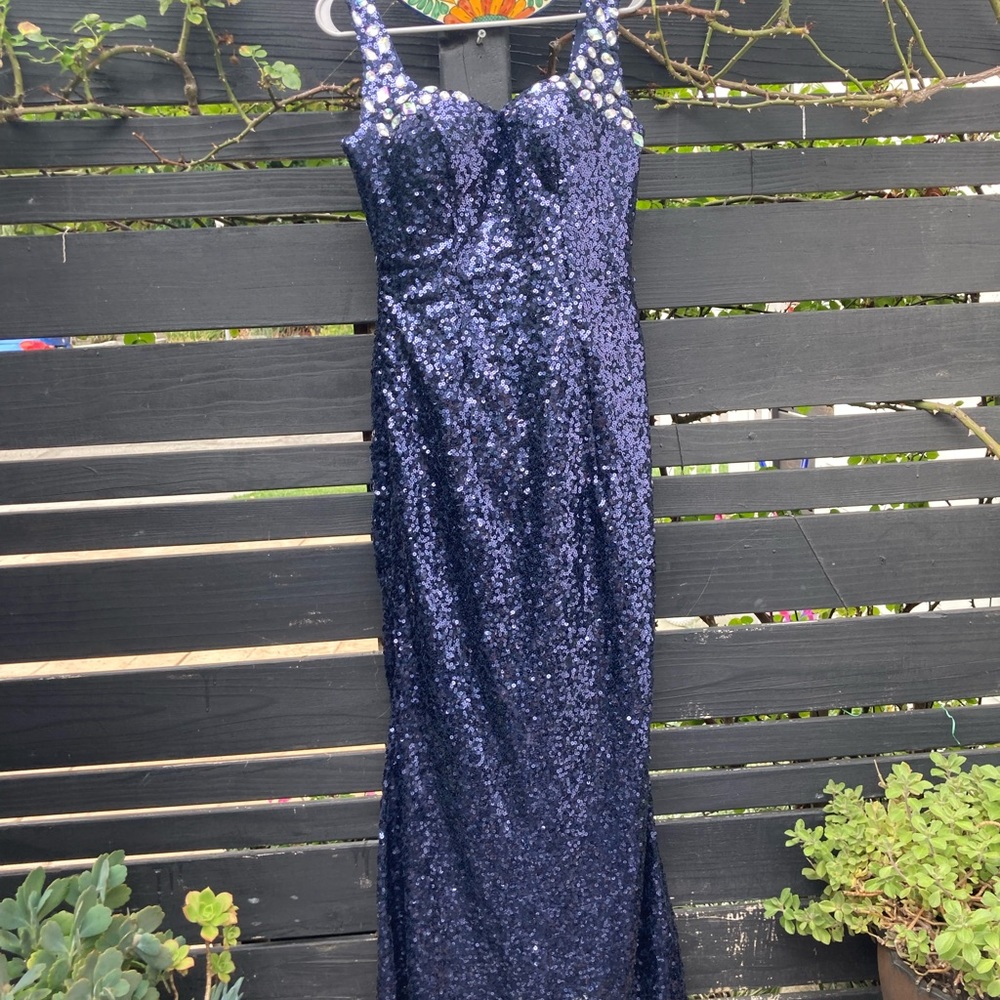 Blue dress no identifying tags very well made